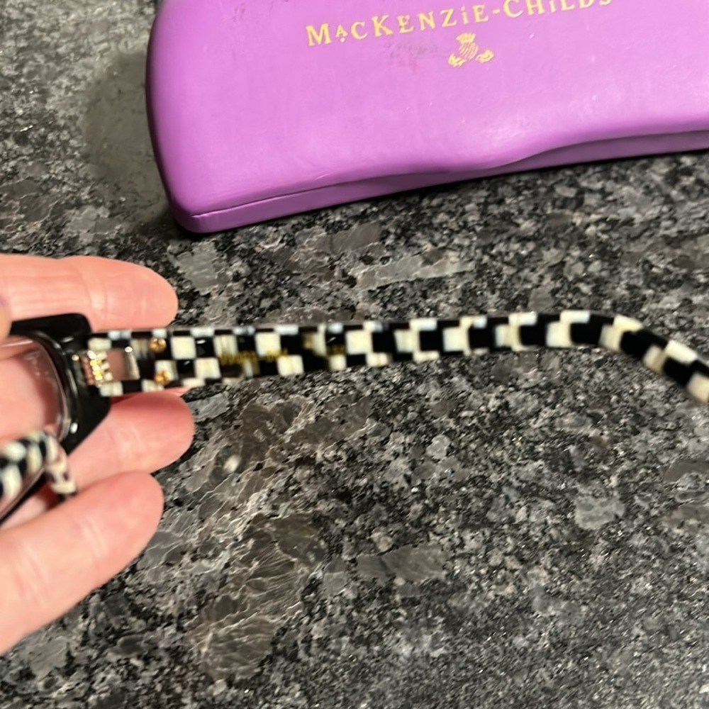 McKenzie child 2.50 reading glasses